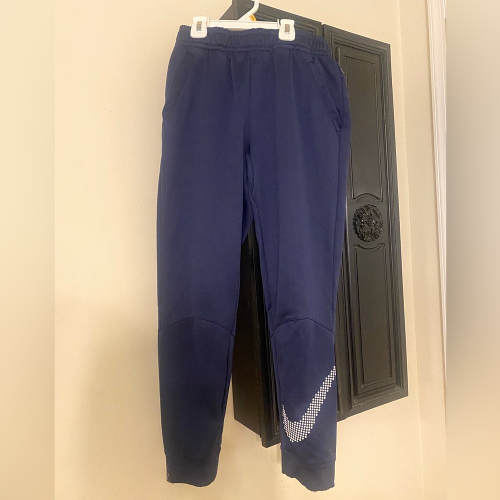 Navy blue boys Nike pant.